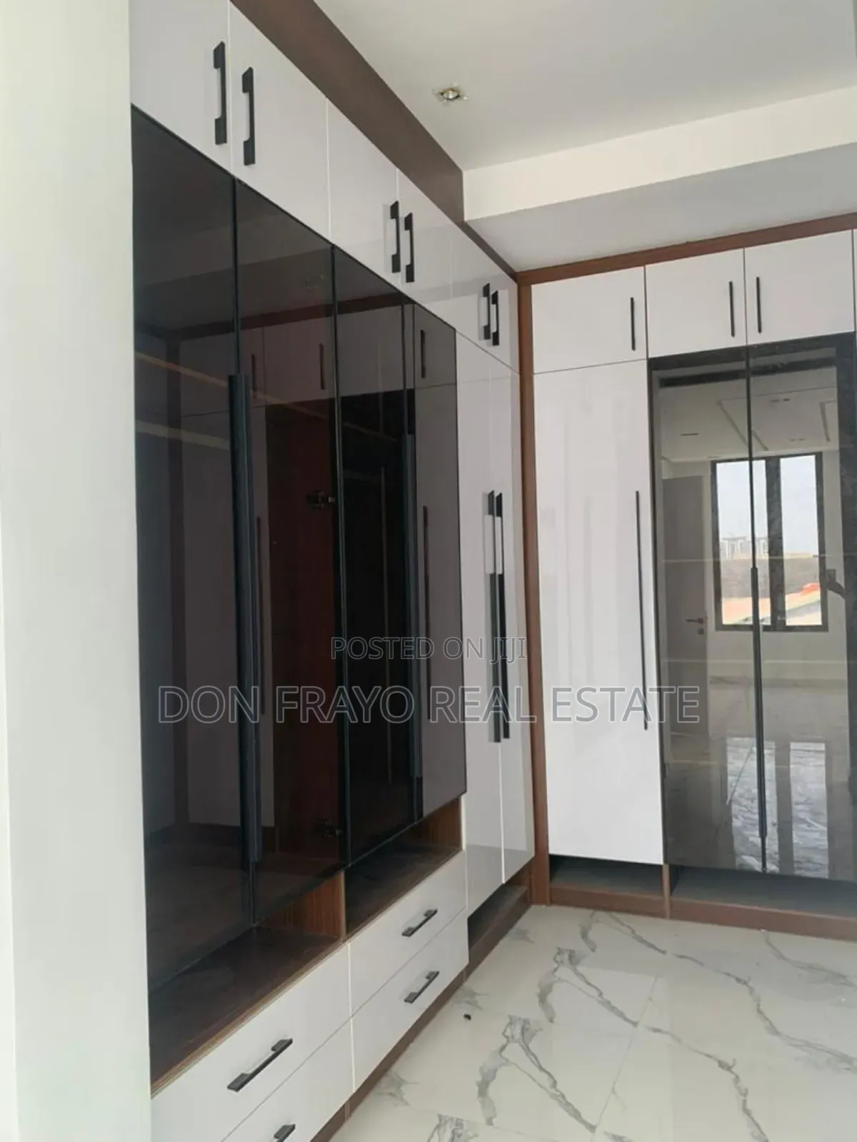 5bdrm Duplex in Off Fola Osibo, Lekki Phase 1 for sale