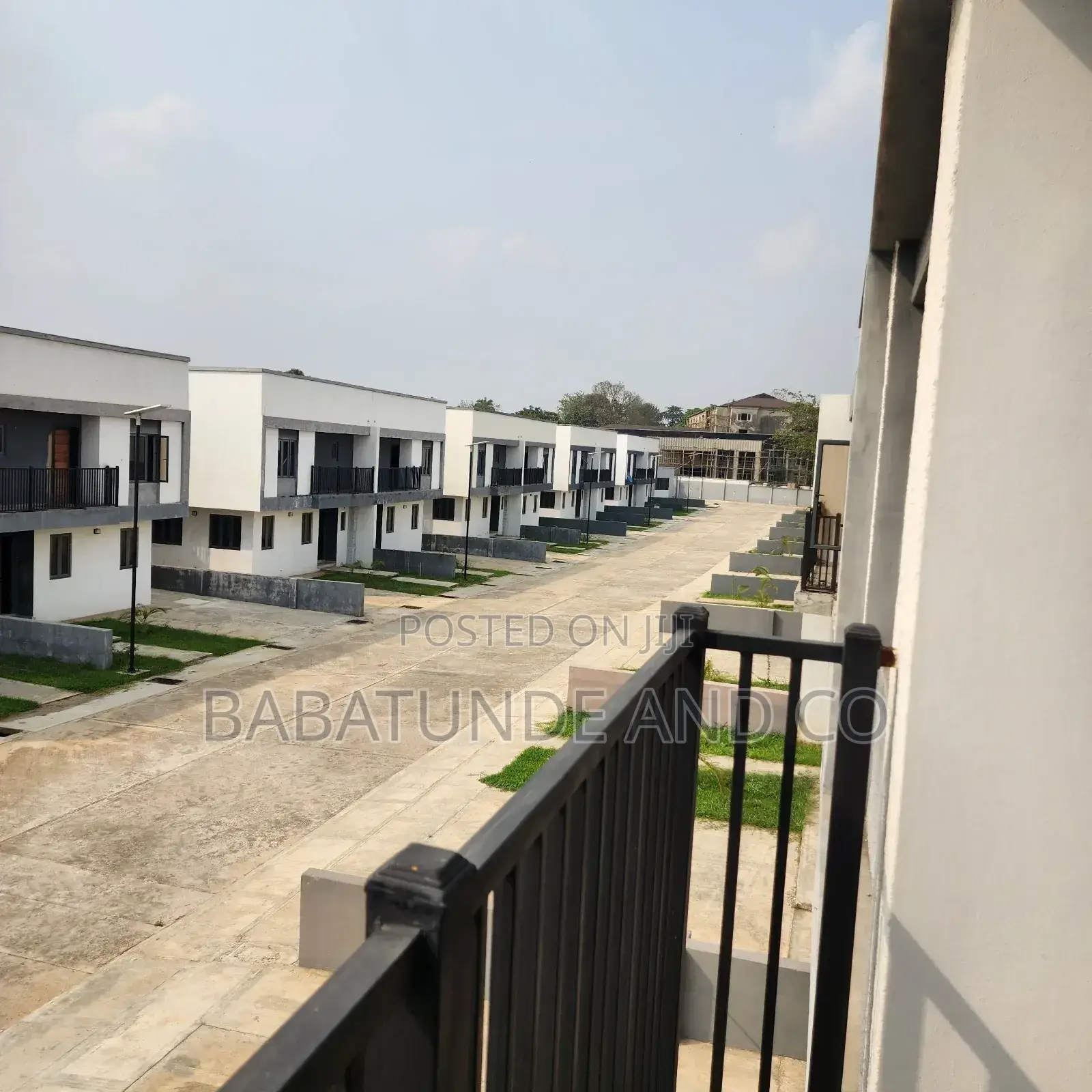 4bdrm Duplex in Jericho for sale