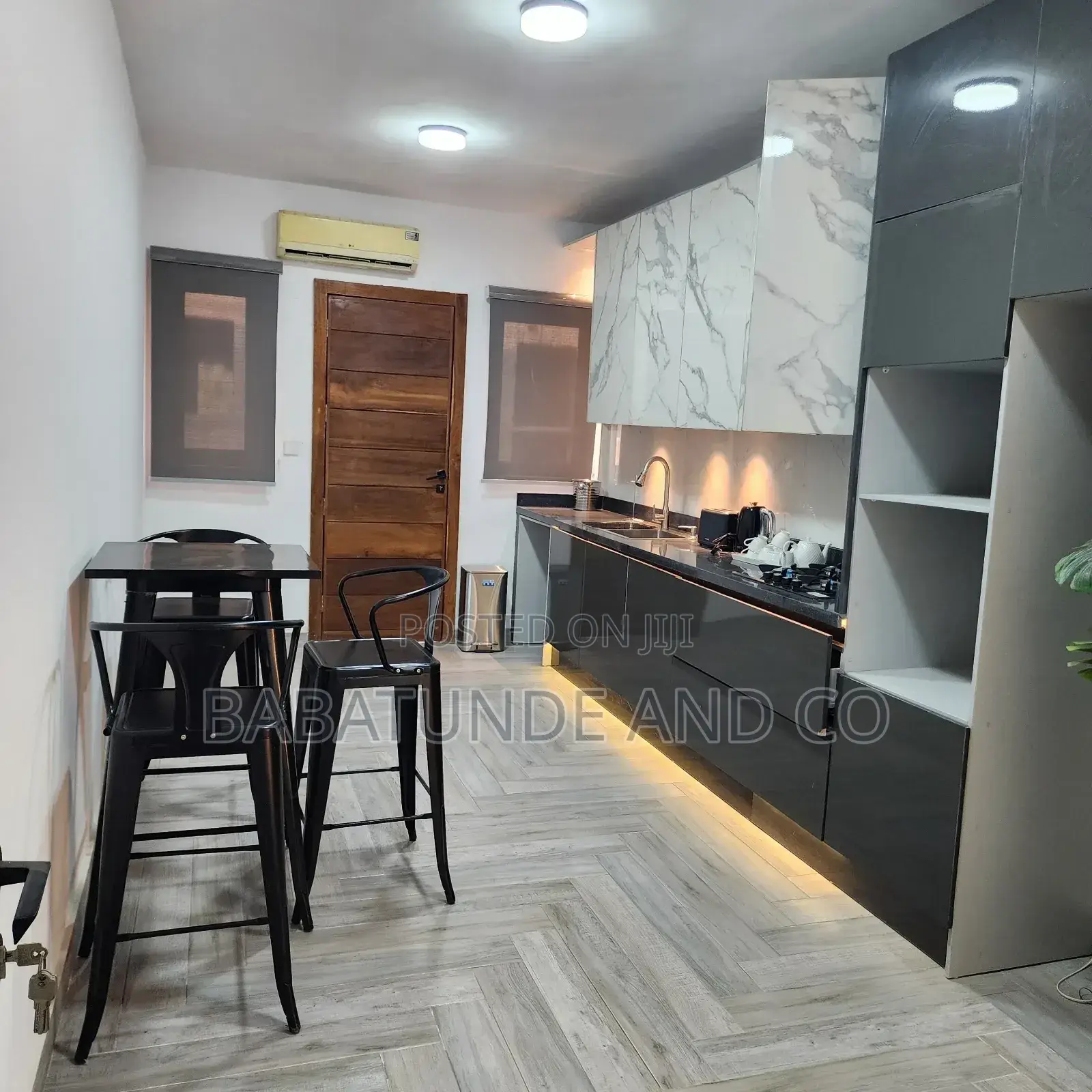 4bdrm Duplex in Jericho for sale