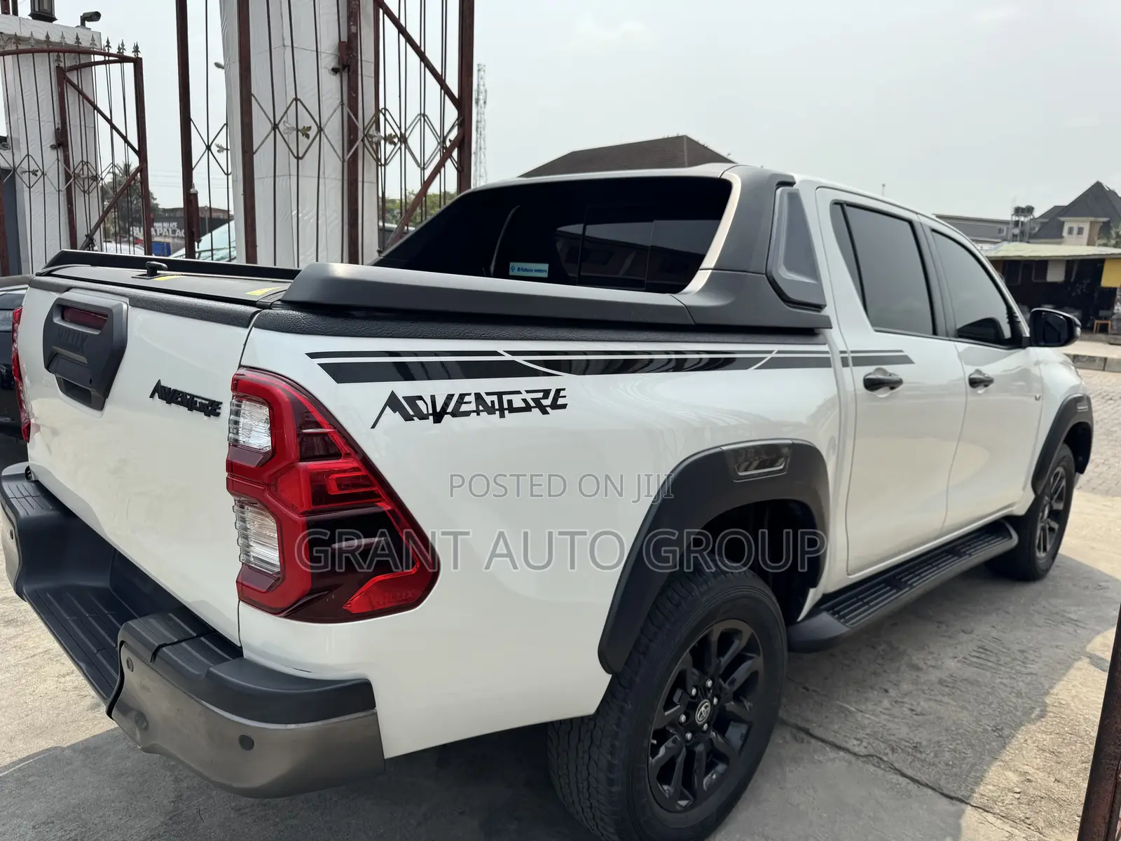 Toyota Hilux 2021 White