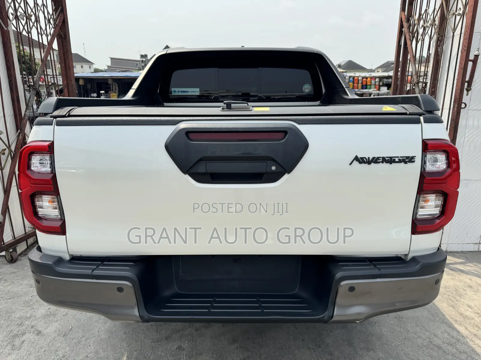 Toyota Hilux 2021 White