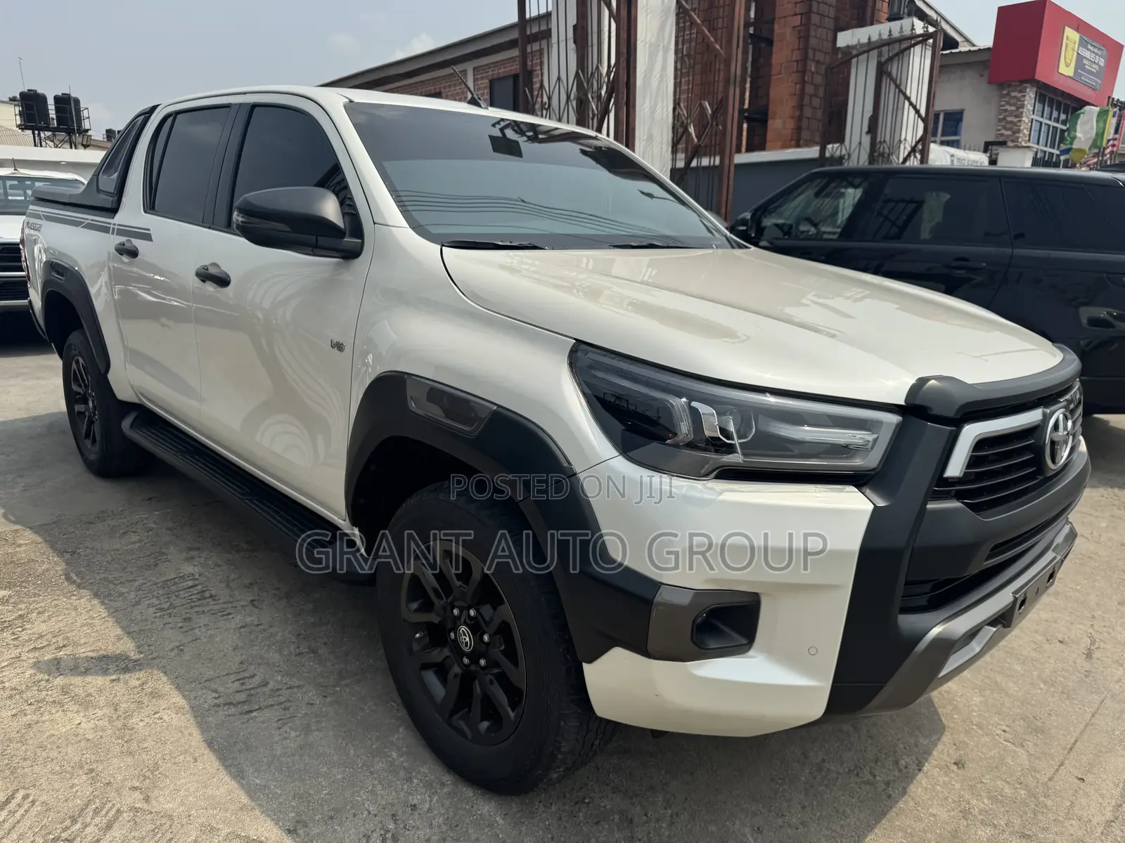 Toyota Hilux 2021 White