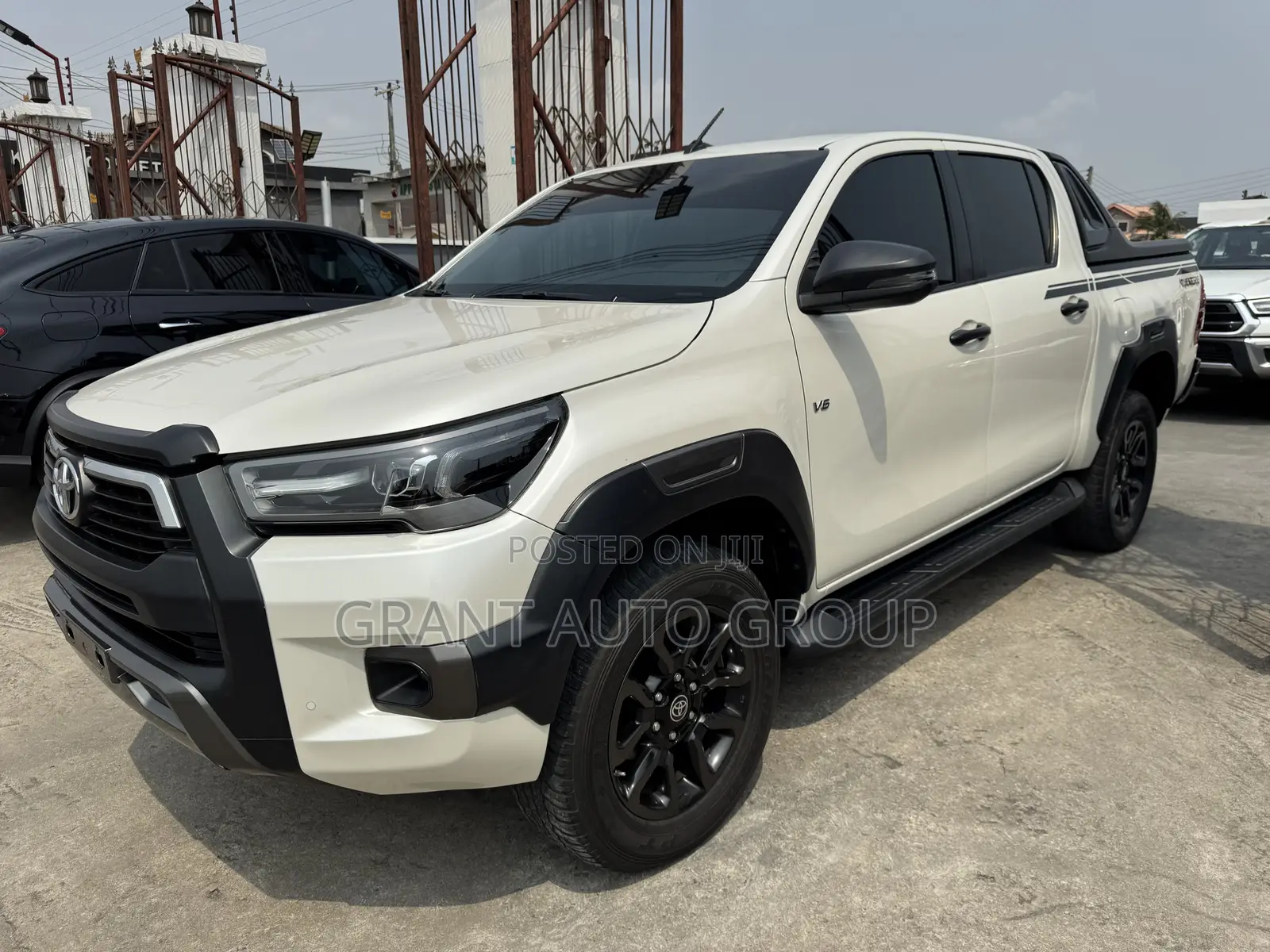 Toyota Hilux 2021 White
