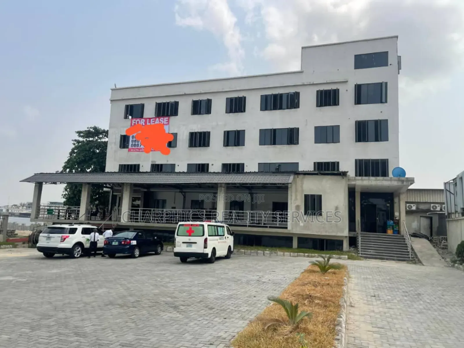 Building on 4floors Facing Water Front at Admiralty Rd Lekki 1