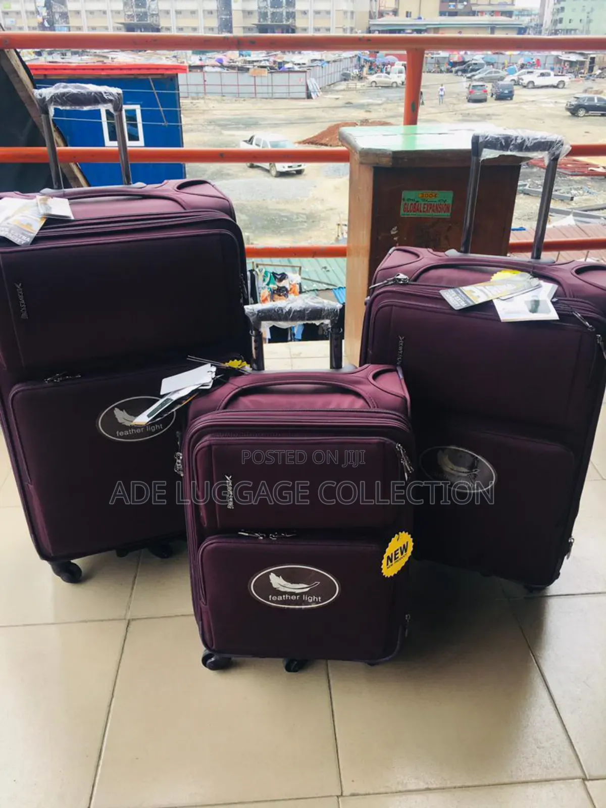 Leaves King Luggage