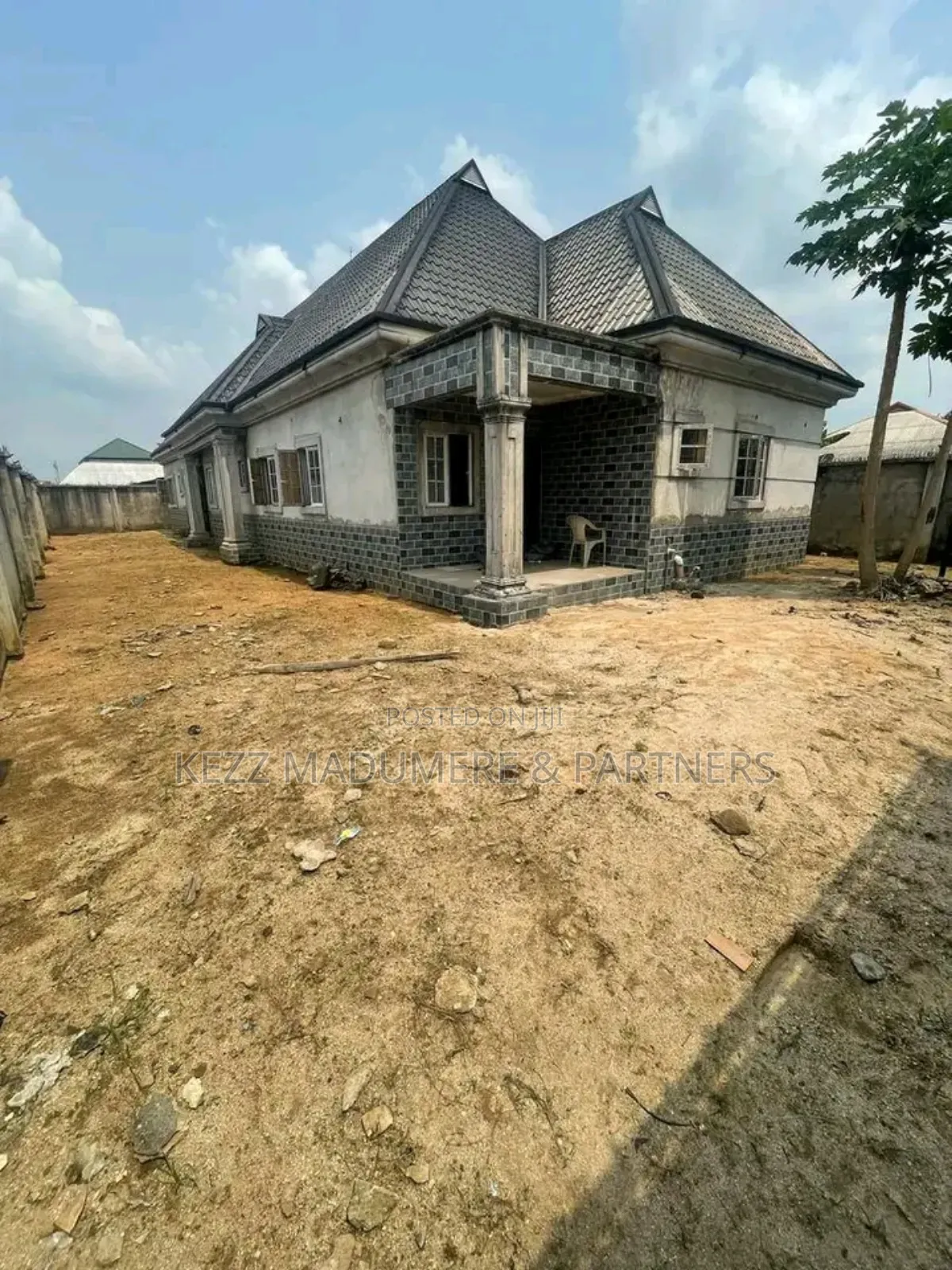 5bdrm Bungalow in Eneka , Port for sale