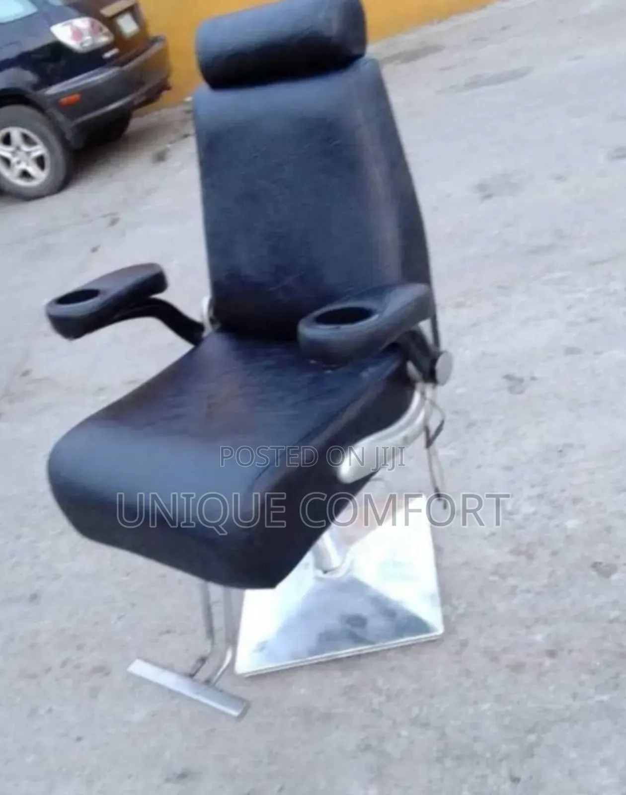Imported Executive Stylist/Barber Chair With Clipper Holders