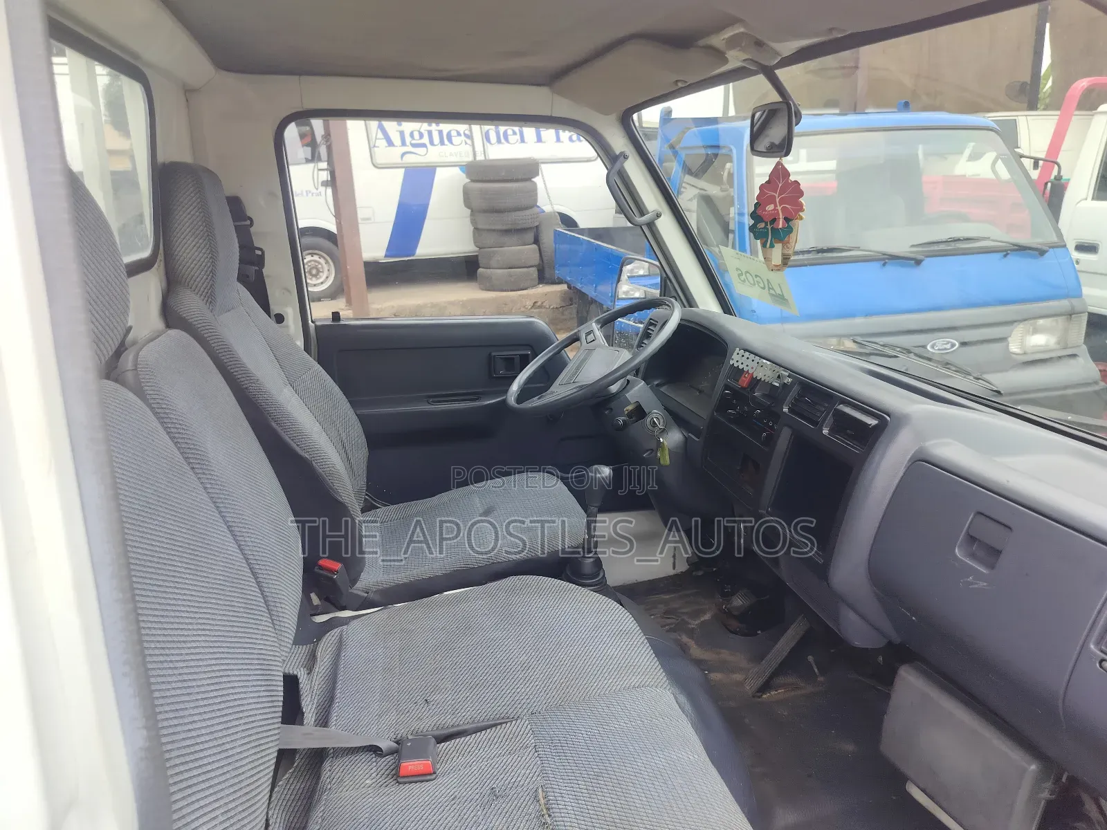 Toyota Dyna 100 With 4 Tyres