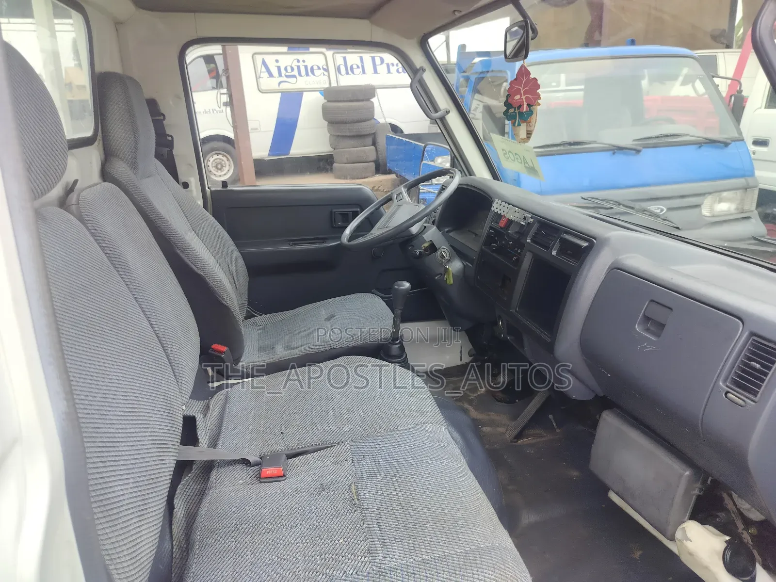 Toyota Dyna 100 With 4 Tyres