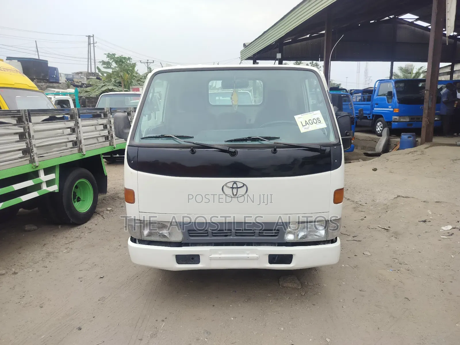Toyota Dyna 100 White Truck