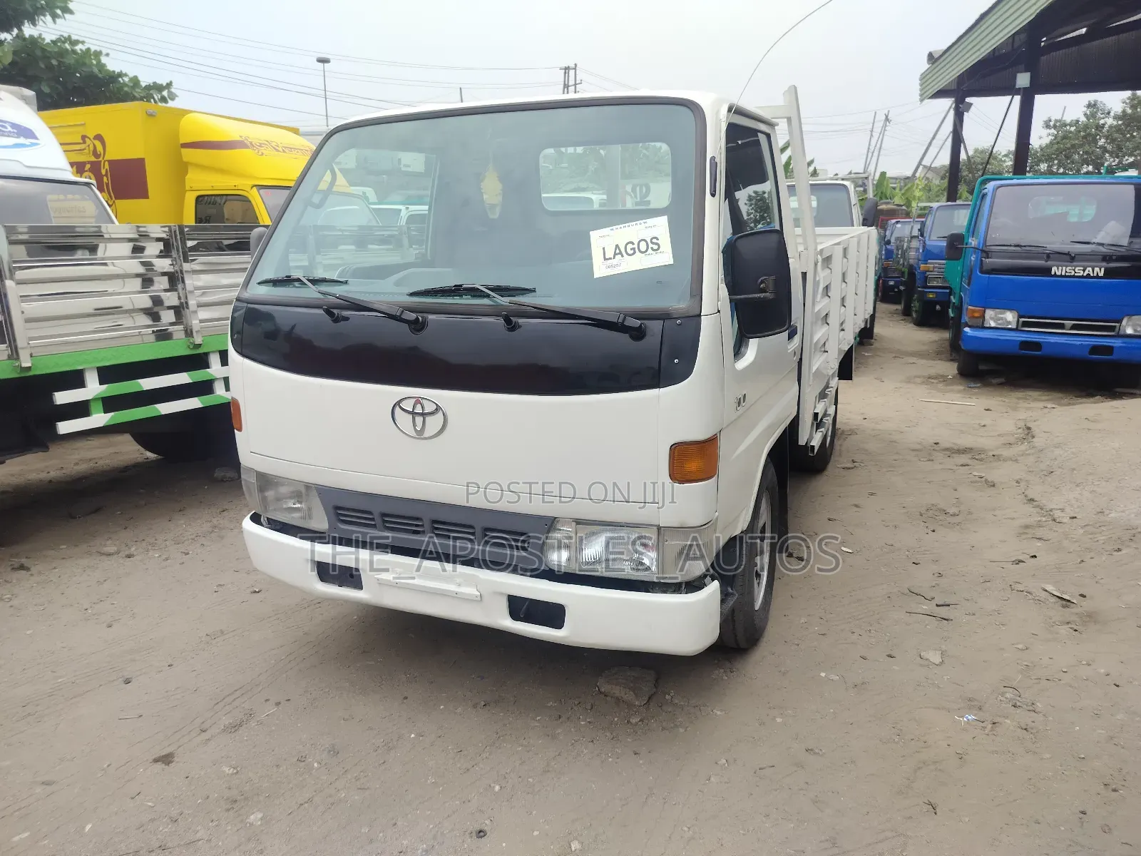 Toyota Dyna 100 White Color
