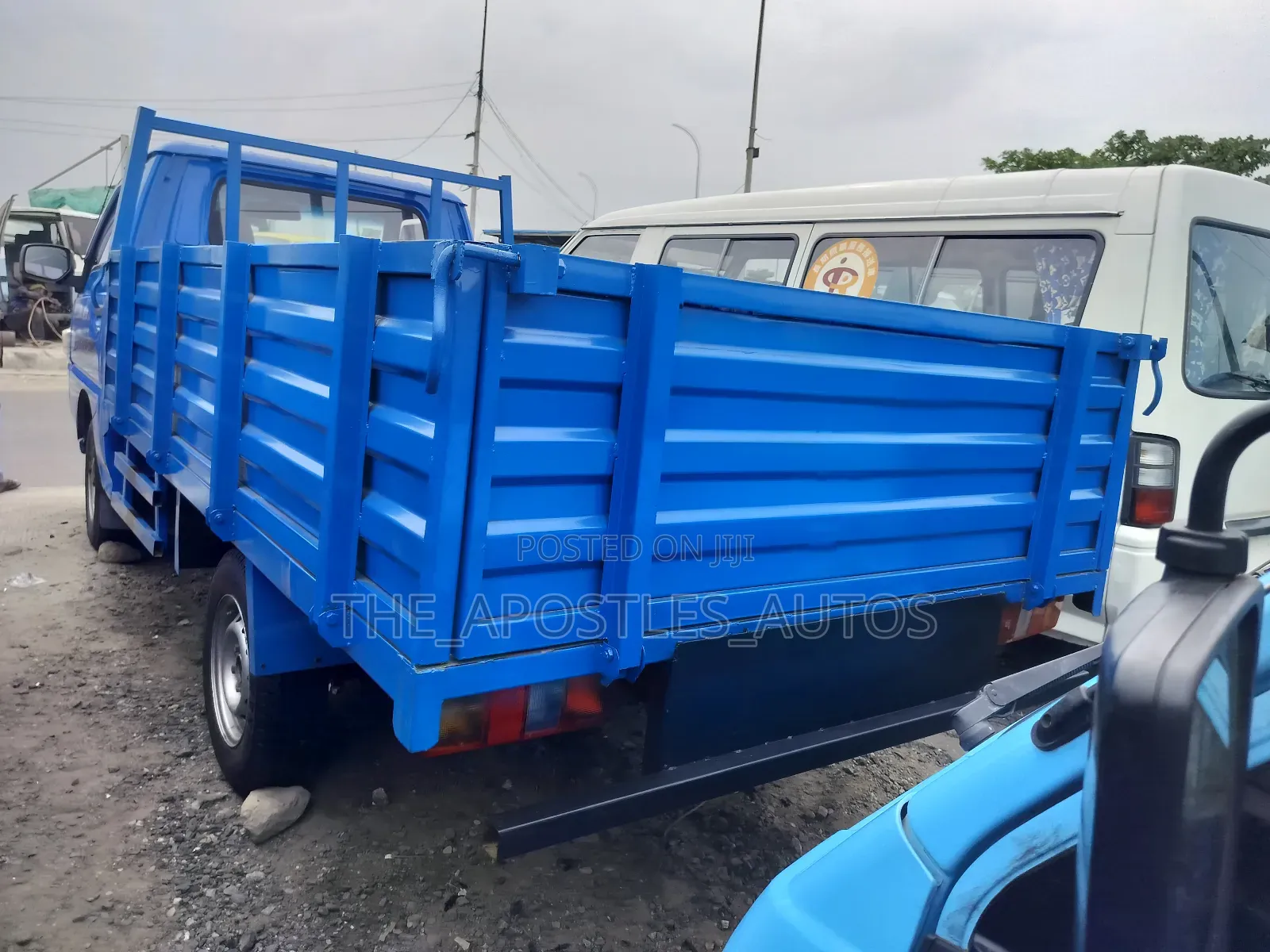 Mitsubishi Derica Truck Blue Color Injector Engine