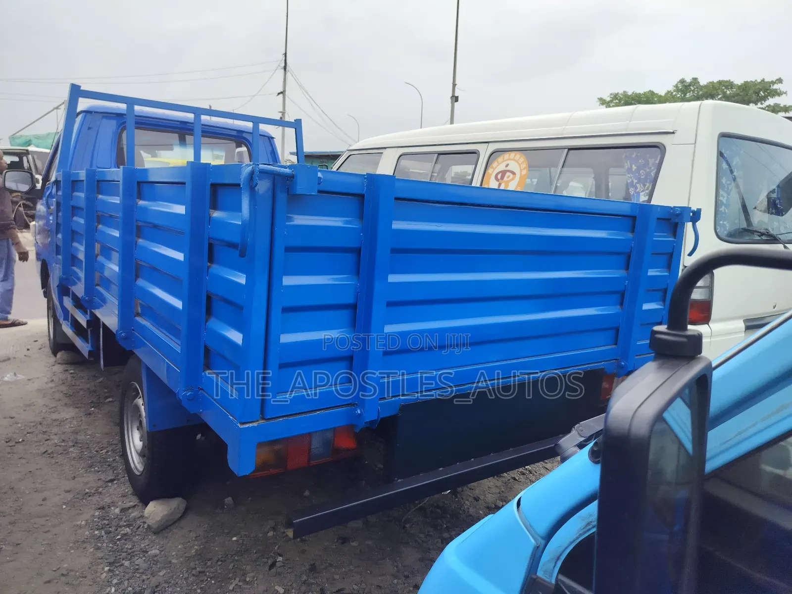 Mitsubishi Derica Truck Blue Color Injector Engine