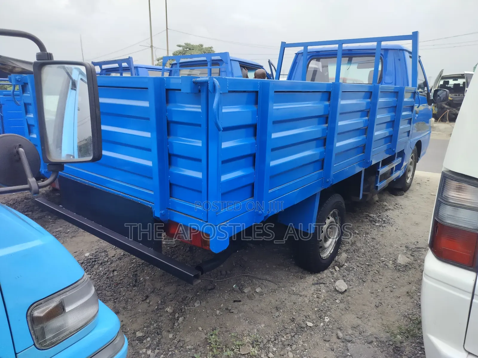 Mitsubishi Derica Truck Blue Color Injector Engine