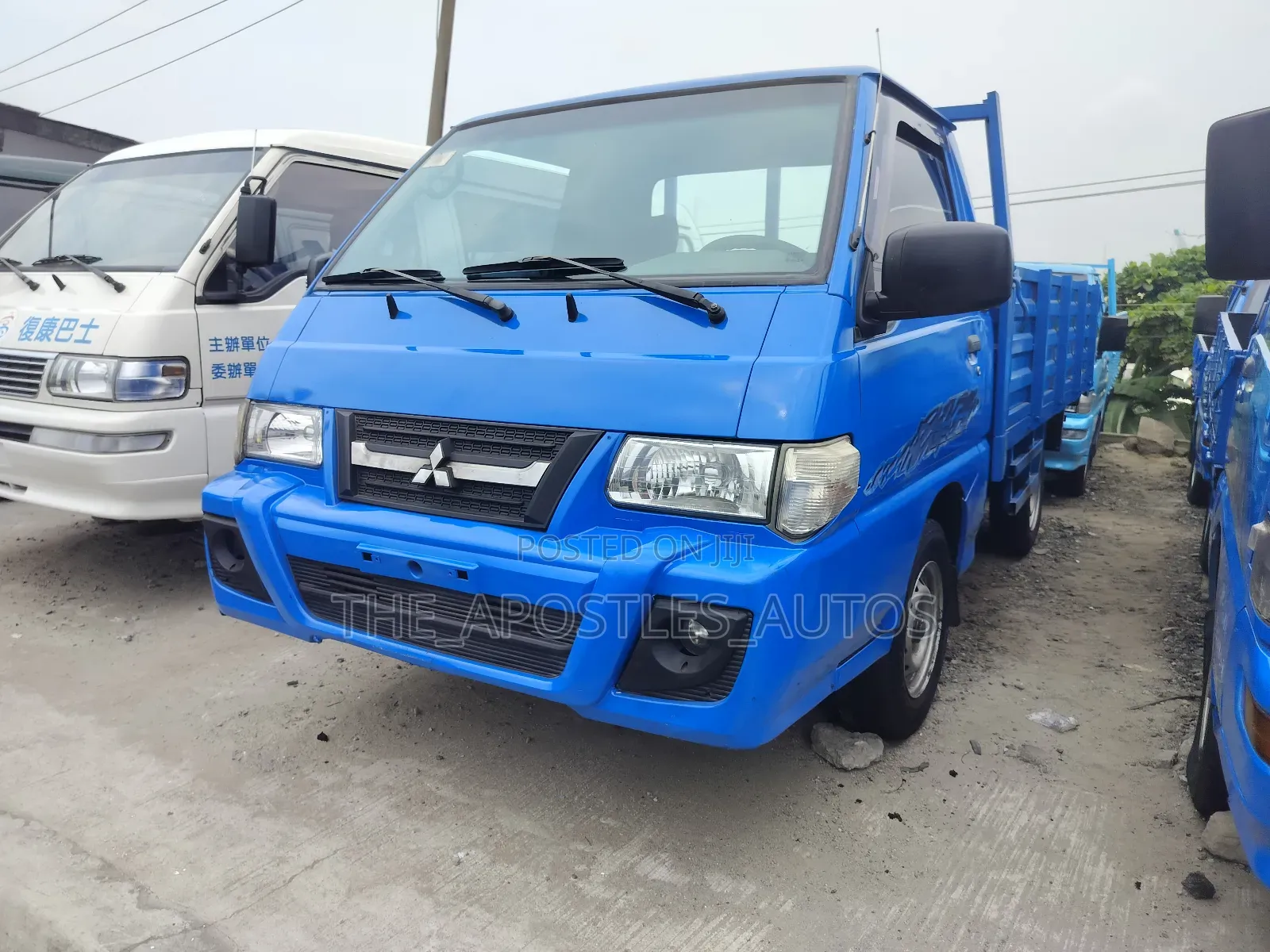 Mitsubishi Derica Truck Blue Color Injector Engine