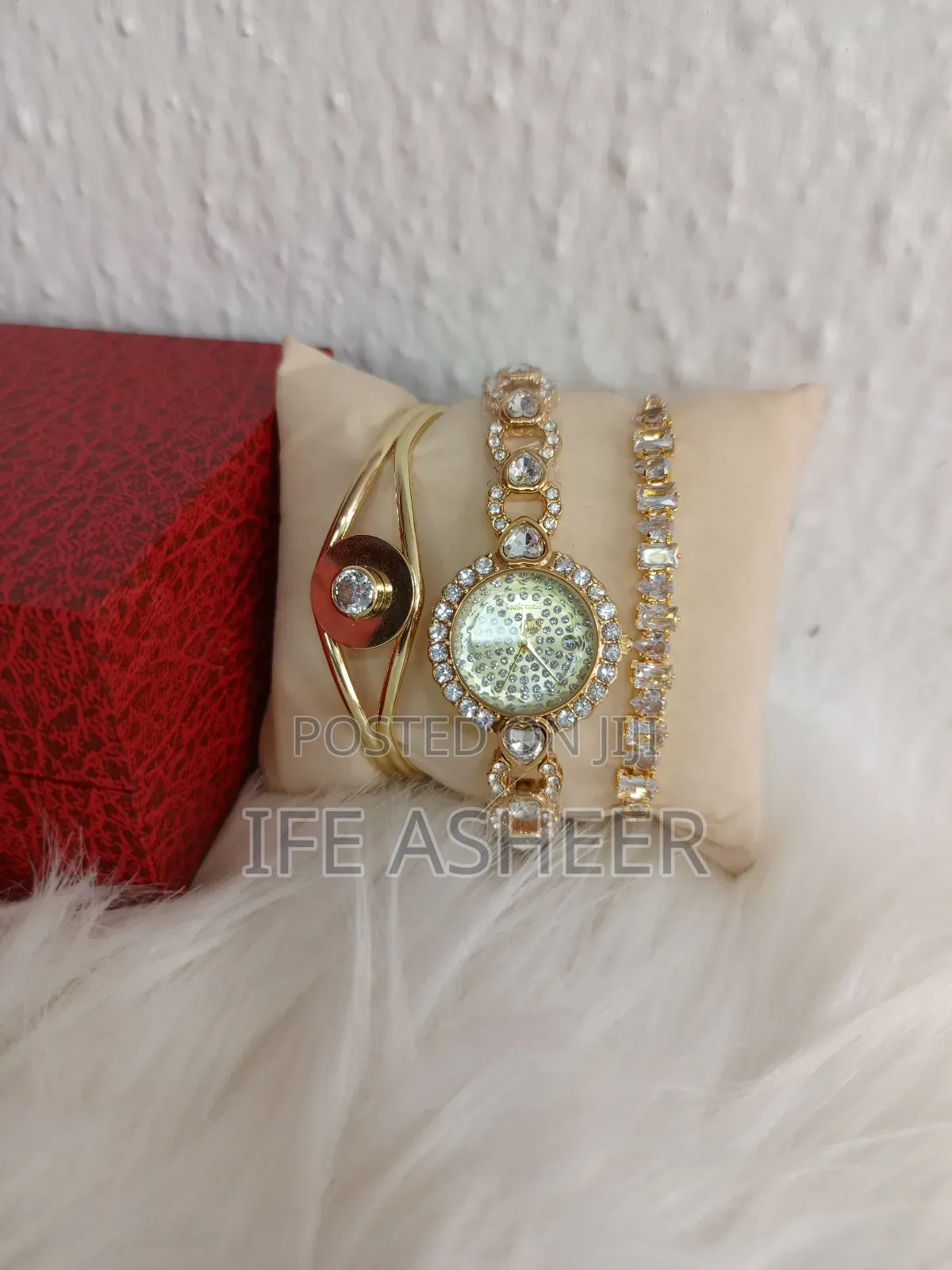 Ladies Luxury Iced Wristwatch With 2 Bracelets - 001