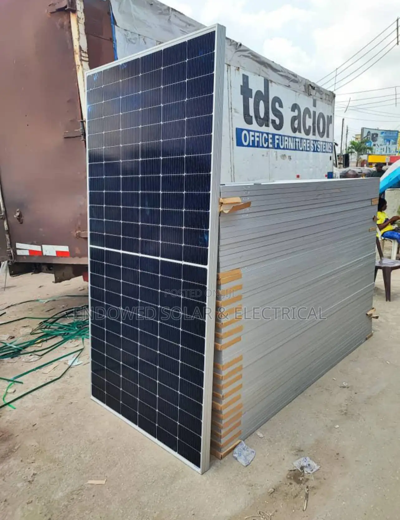 585w Brand New Solar Panels Are Available in Stock