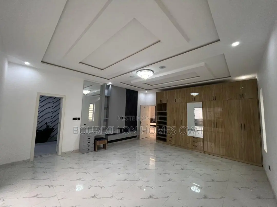 5bdrm Duplex in Lekki for sale