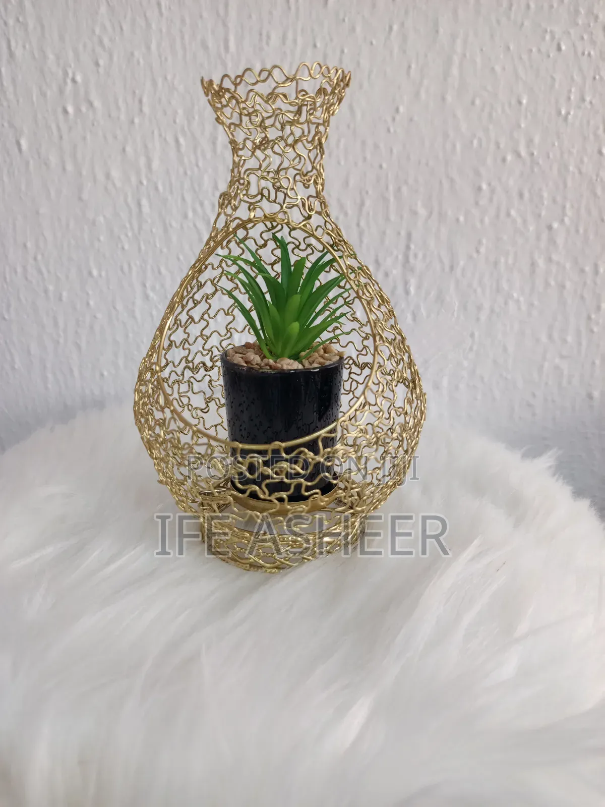 Gold Flower Vase for Shelves Tables 003