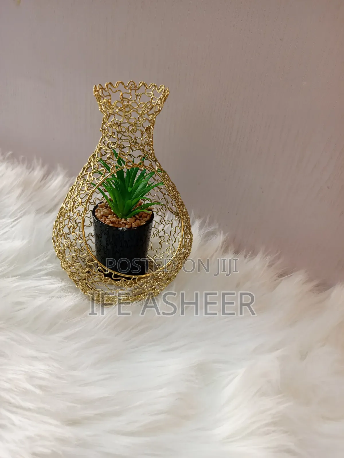 Gold Flower Vase for Shelves Tables 003