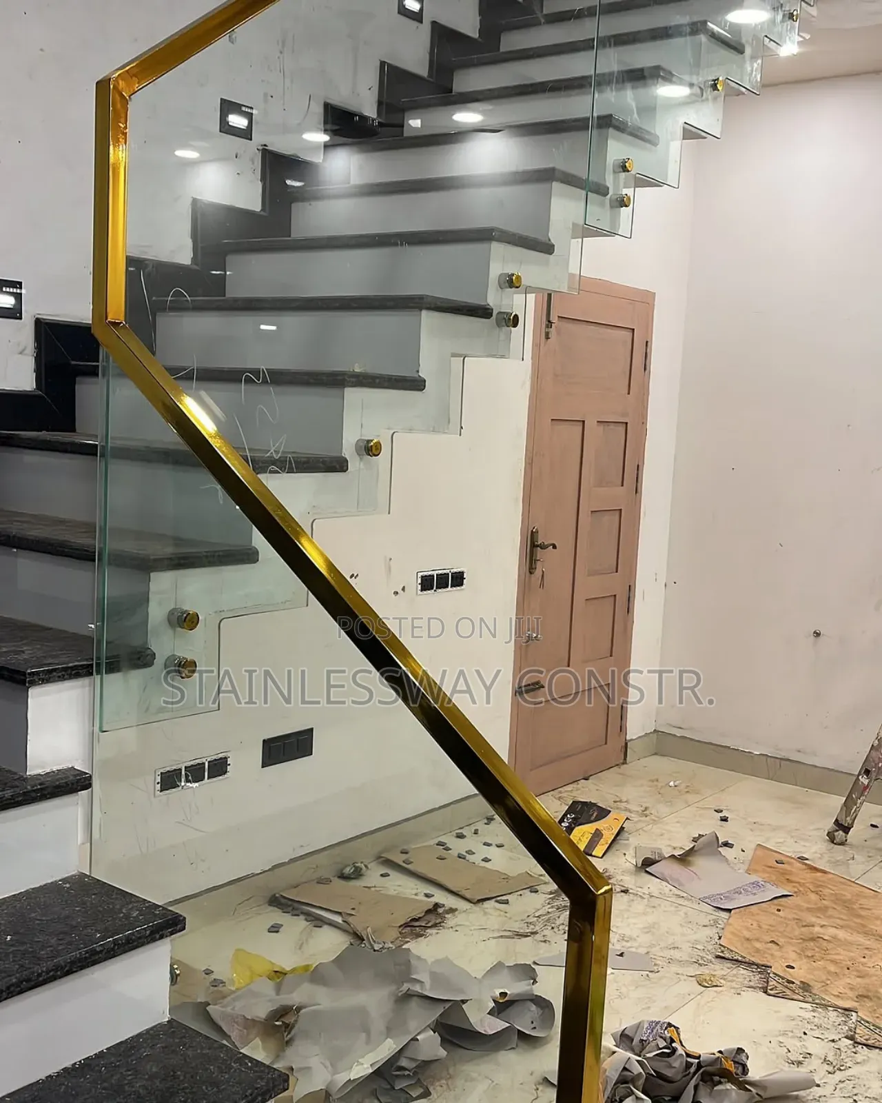 Spigot Base With Gold Top Glass Railing