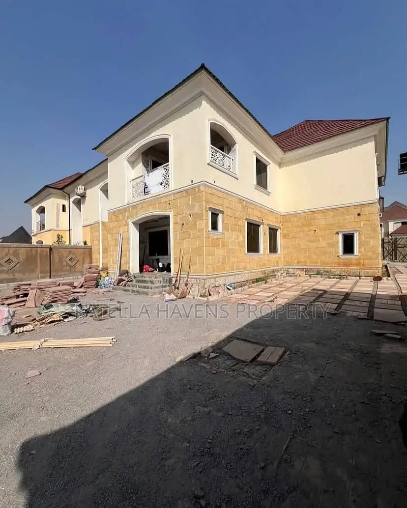 4bdrm Duplex in Guzape District for sale