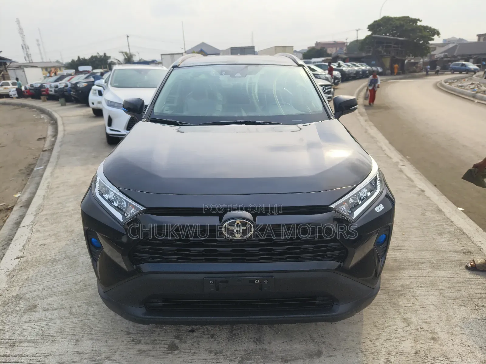 Toyota RAV4 XLE 2021 Black