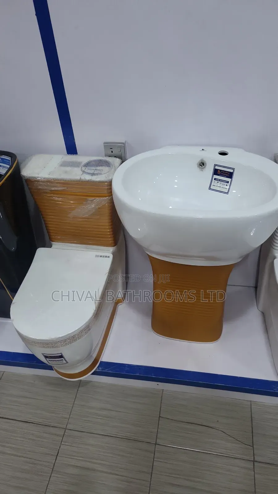 Luxury White and Gold Wc