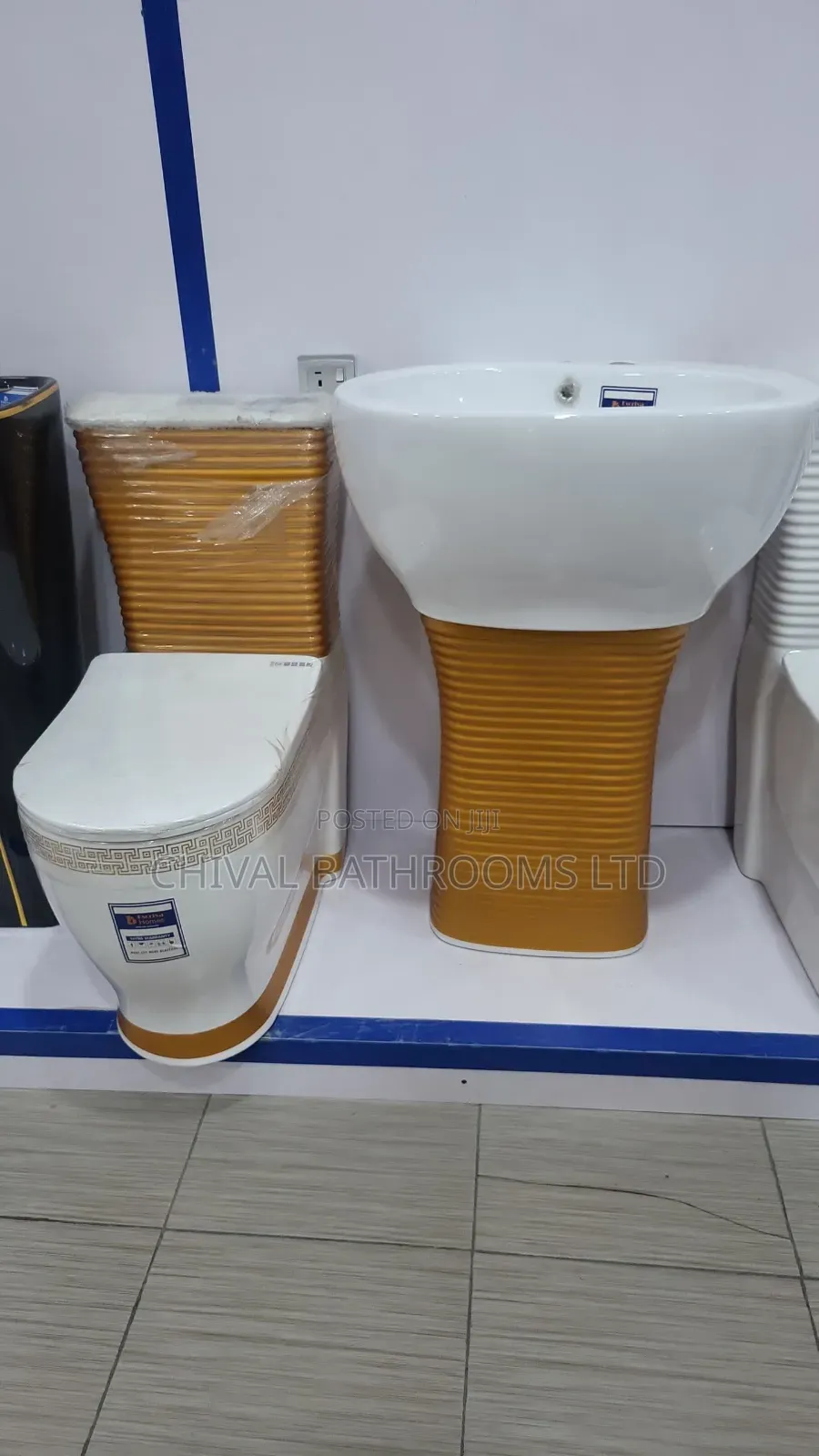 Luxury White and Gold Wc
