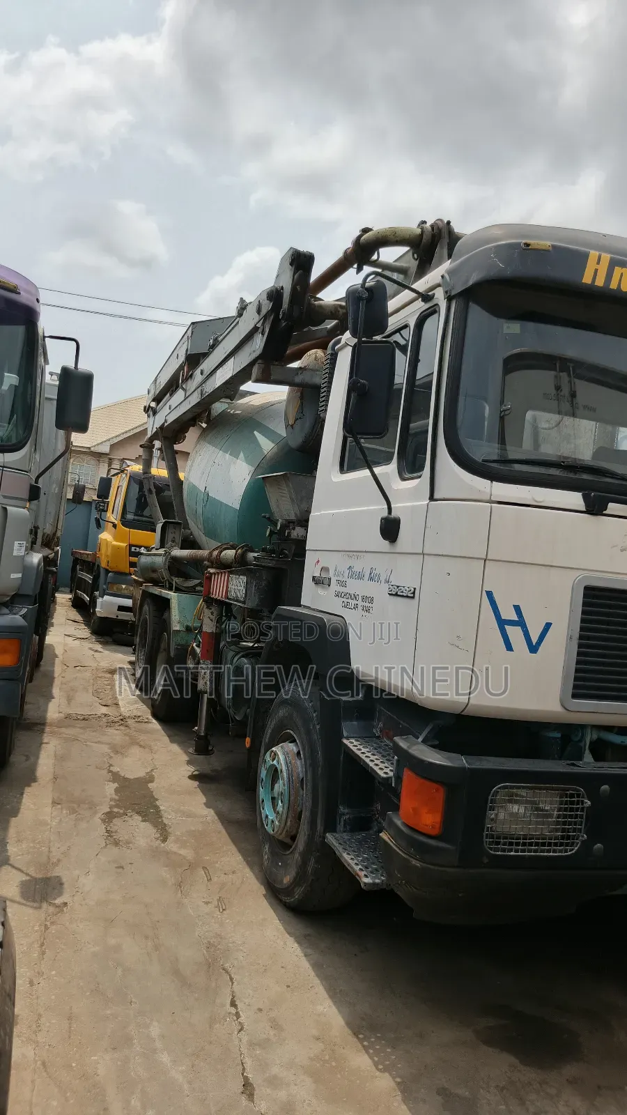 Clean Foreign Used Mounted Concrete Mixer Pump Truck