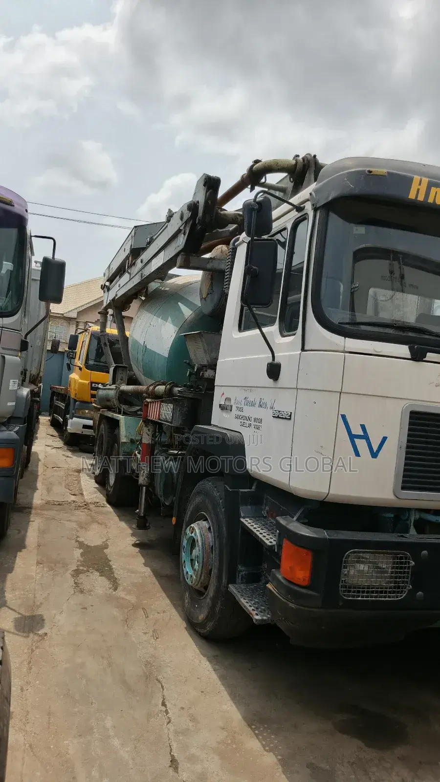 Clean Foreign Used Mounted Concrete Mixer Pump Truck