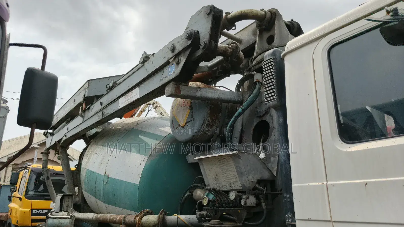 Clean Foreign Used Mounted Concrete Mixer Pump Truck