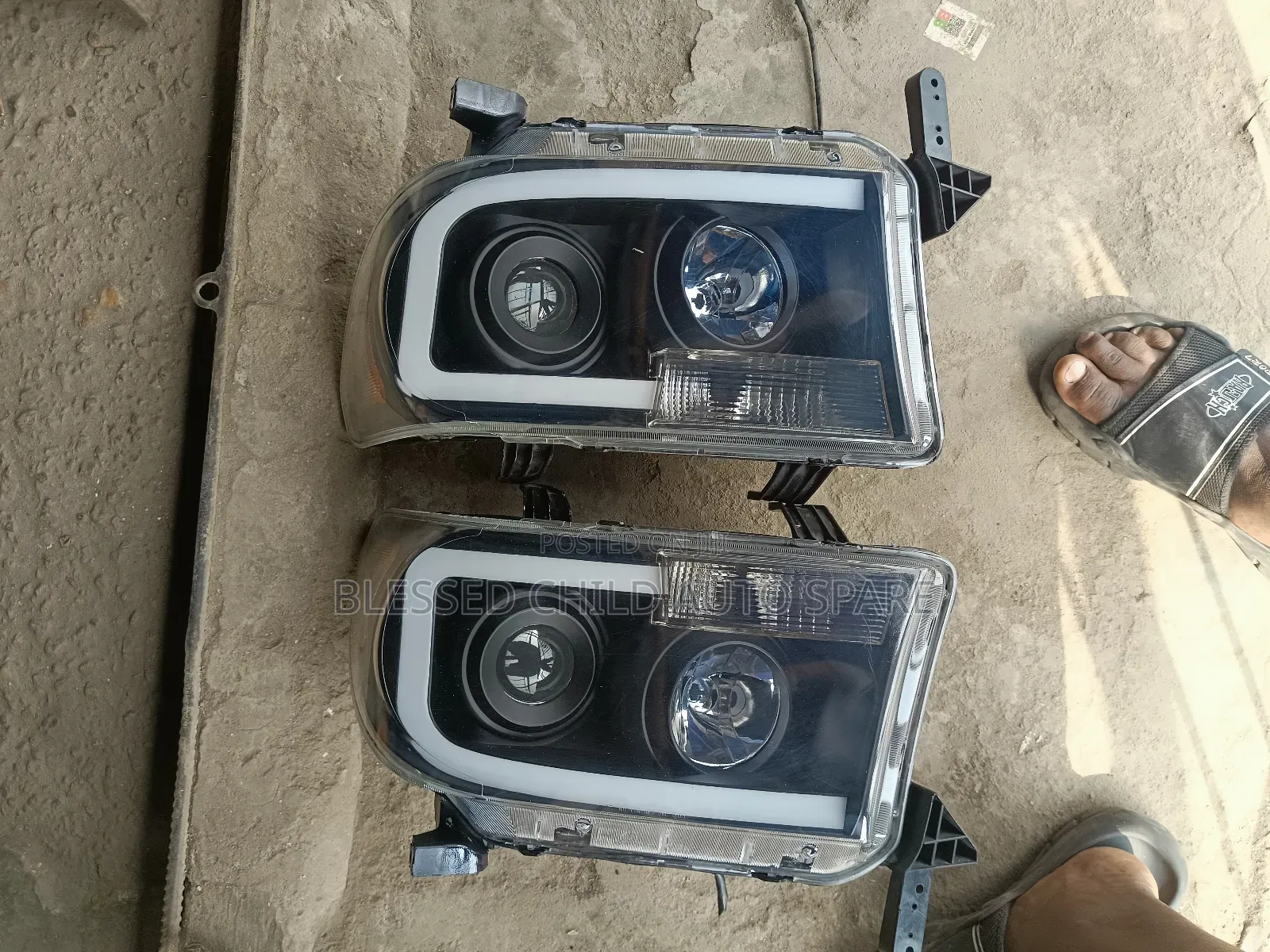Headlamp Toyota Tundra Sequoia 2008-2010 LED Yahoo Model
