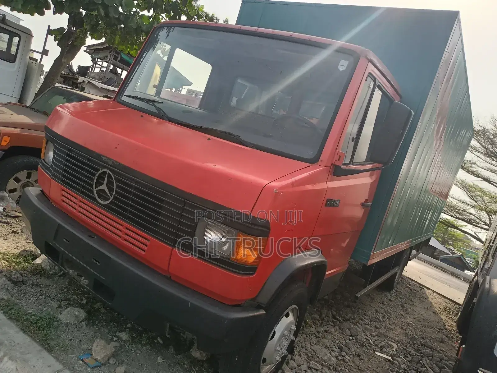 Mercedes Benz 709 Cargo Truck
