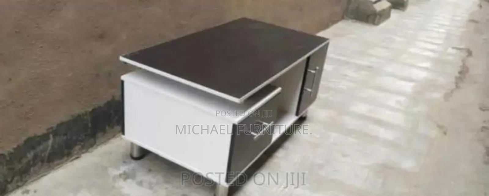 Sturdy and Expertly Constructed Center Table