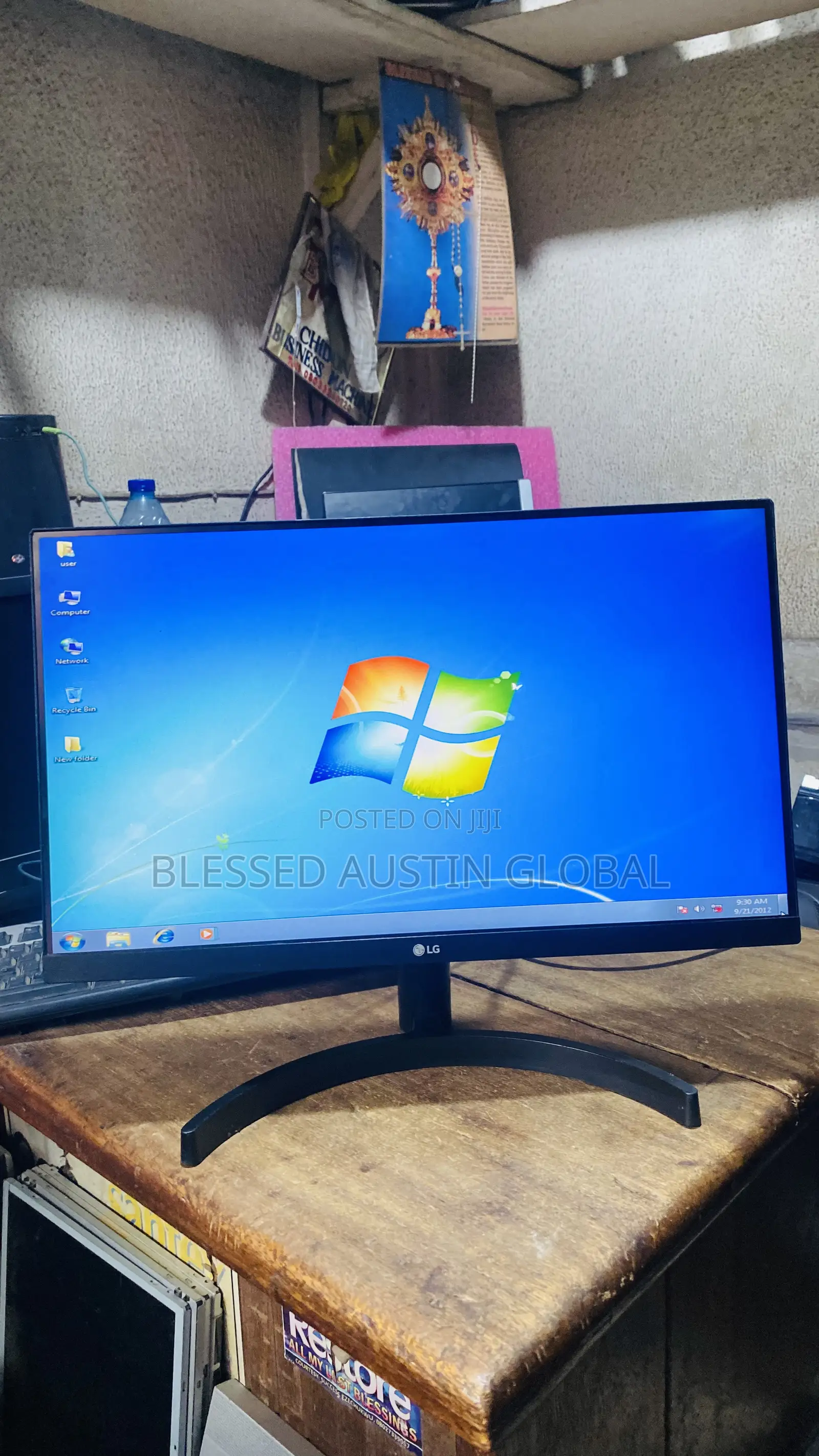 22 Inches Frameless Monitor