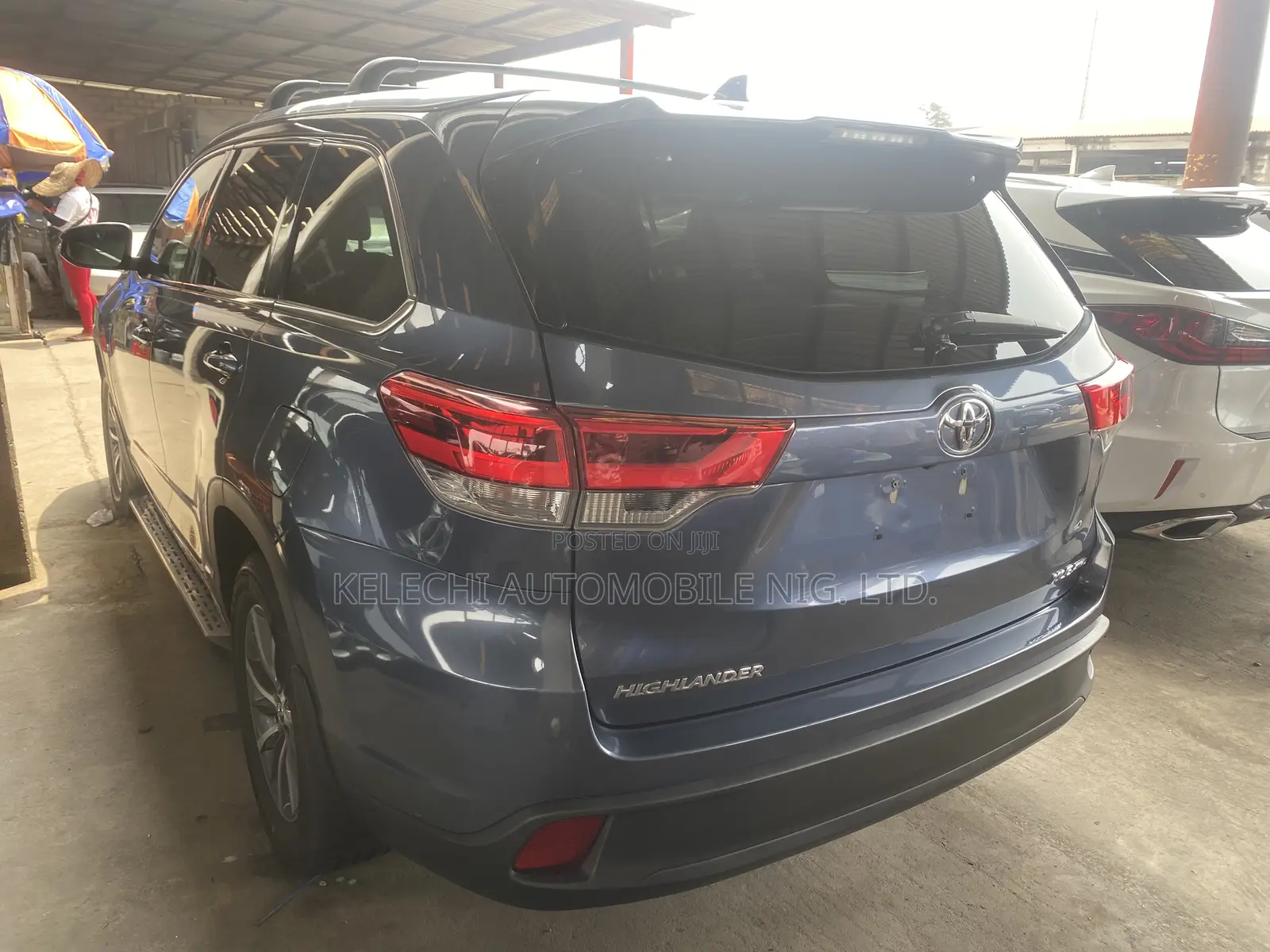 Toyota Highlander XLE 4x4 V6 (3.5L 6cyl 8A) 2018 Blue