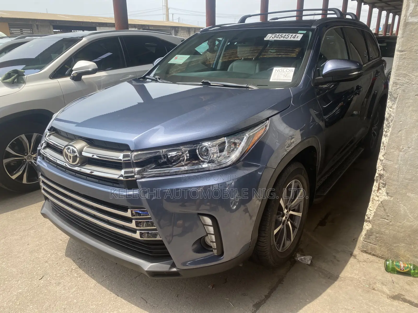 Toyota Highlander XLE 4x4 V6 (3.5L 6cyl 8A) 2018 Blue
