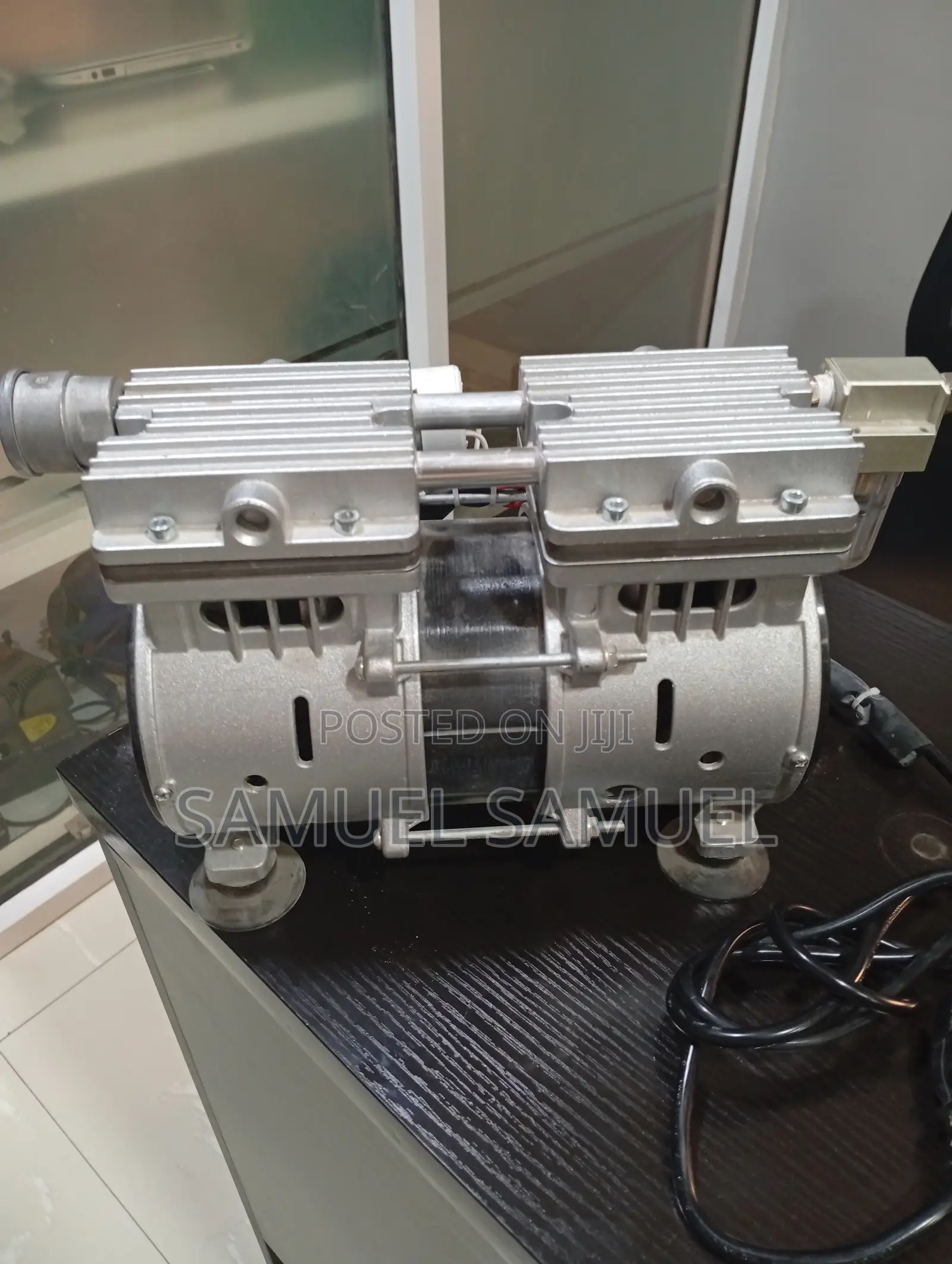 Oiless Vacuum Pump