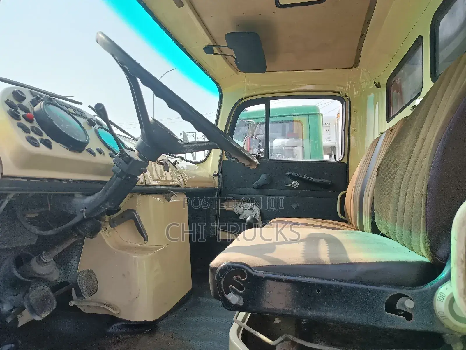 Mercedes Benz 911 Tipper With Auxiliary Gear