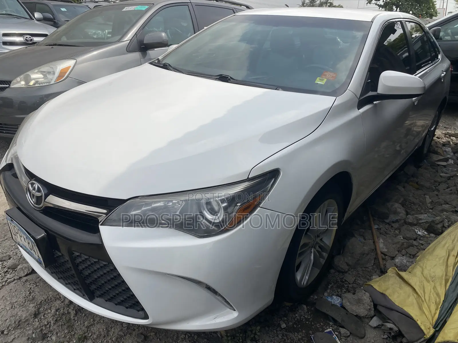 Toyota Camry SE FWD (2.5L 4cyl 8AM) 2018 White