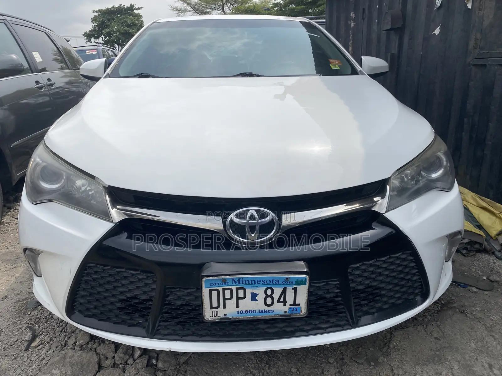 Toyota Camry SE FWD (2.5L 4cyl 8AM) 2018 White