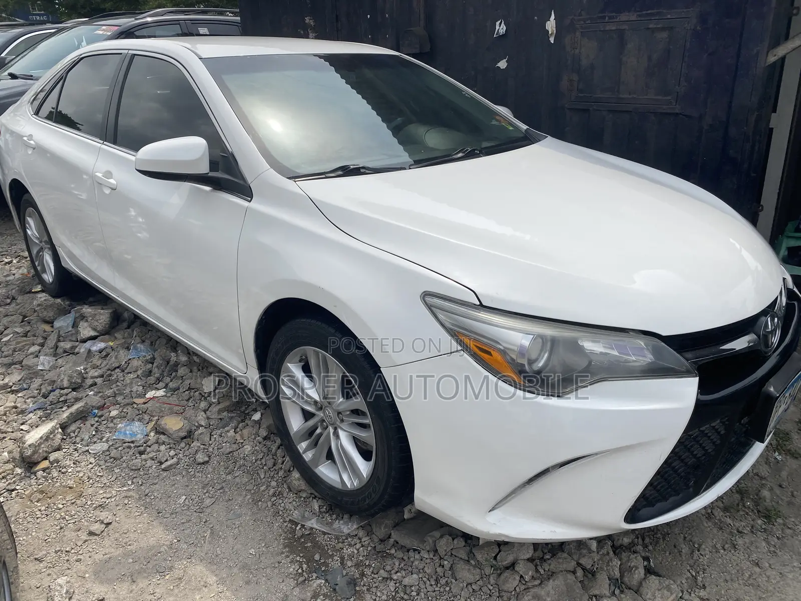 Toyota Camry SE FWD (2.5L 4cyl 8AM) 2018 White