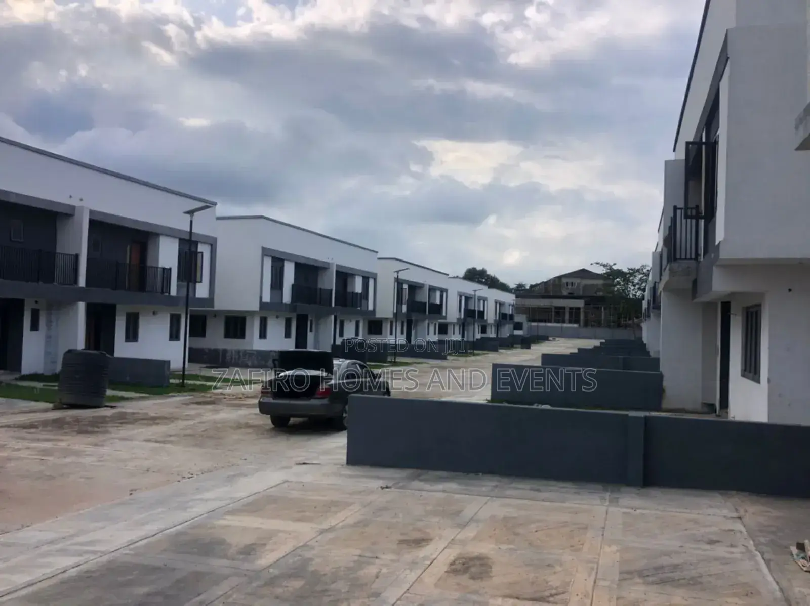 Furnished 4bdrm Duplex in Jericho Gra for sale