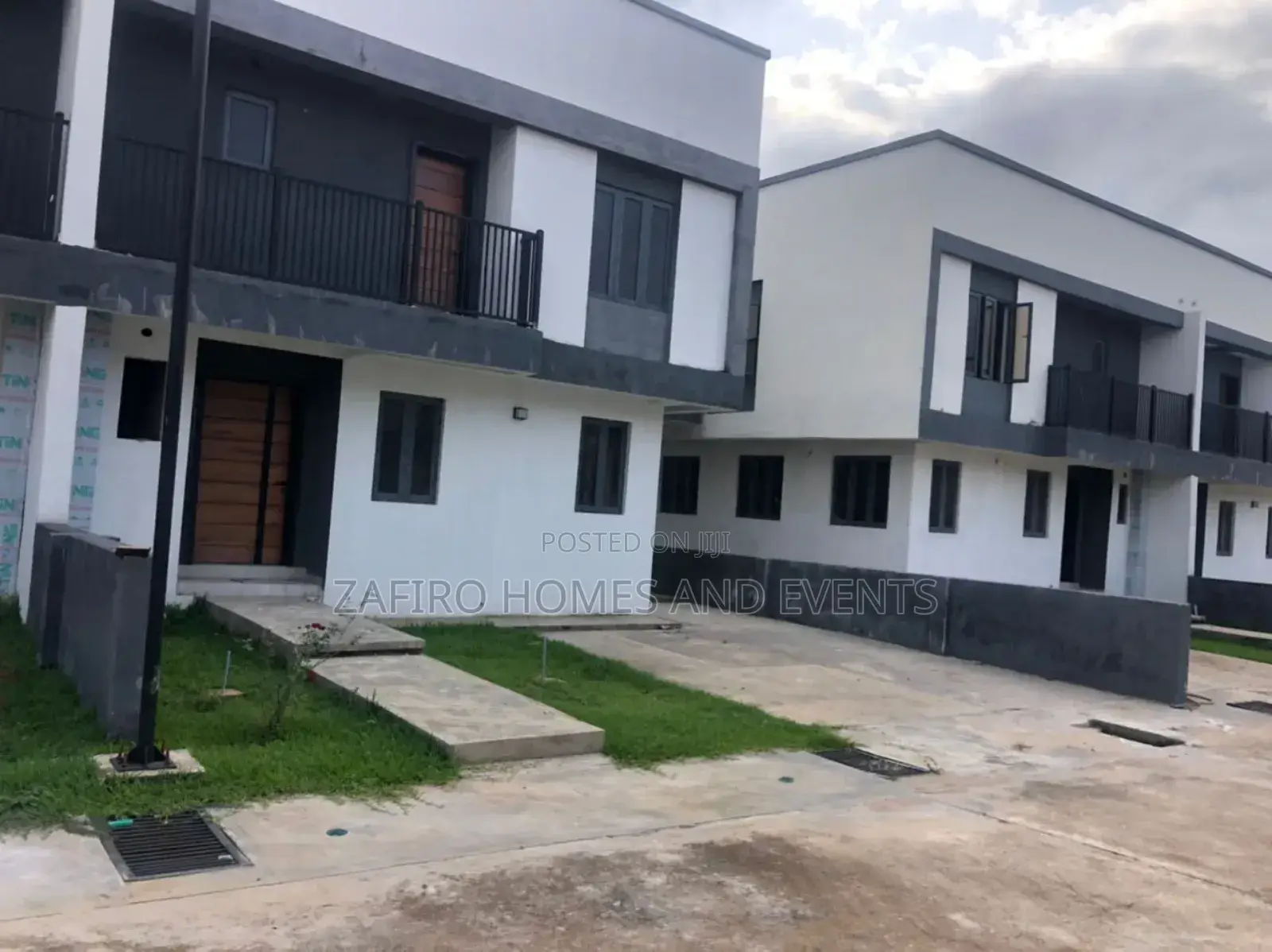 Furnished 4bdrm Duplex in Jericho Gra for sale