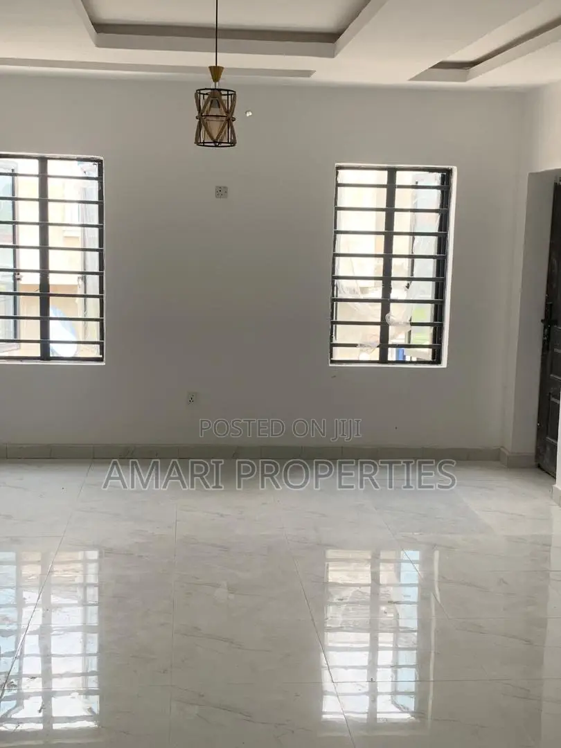 3bdrm Block of Flats in Majek, Sangotedo for rent