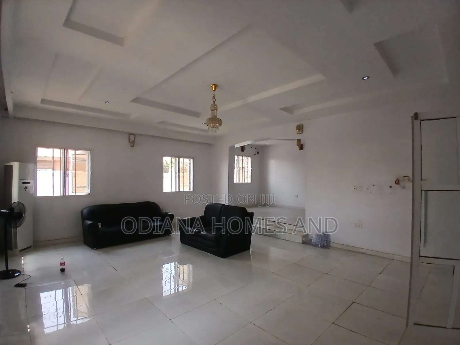 7bdrm Duplex in Adeoje Estate, Off for sale