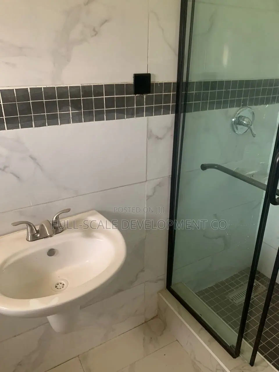 5bdrm House in 5-Bedroom Fully, Life Camp for sale