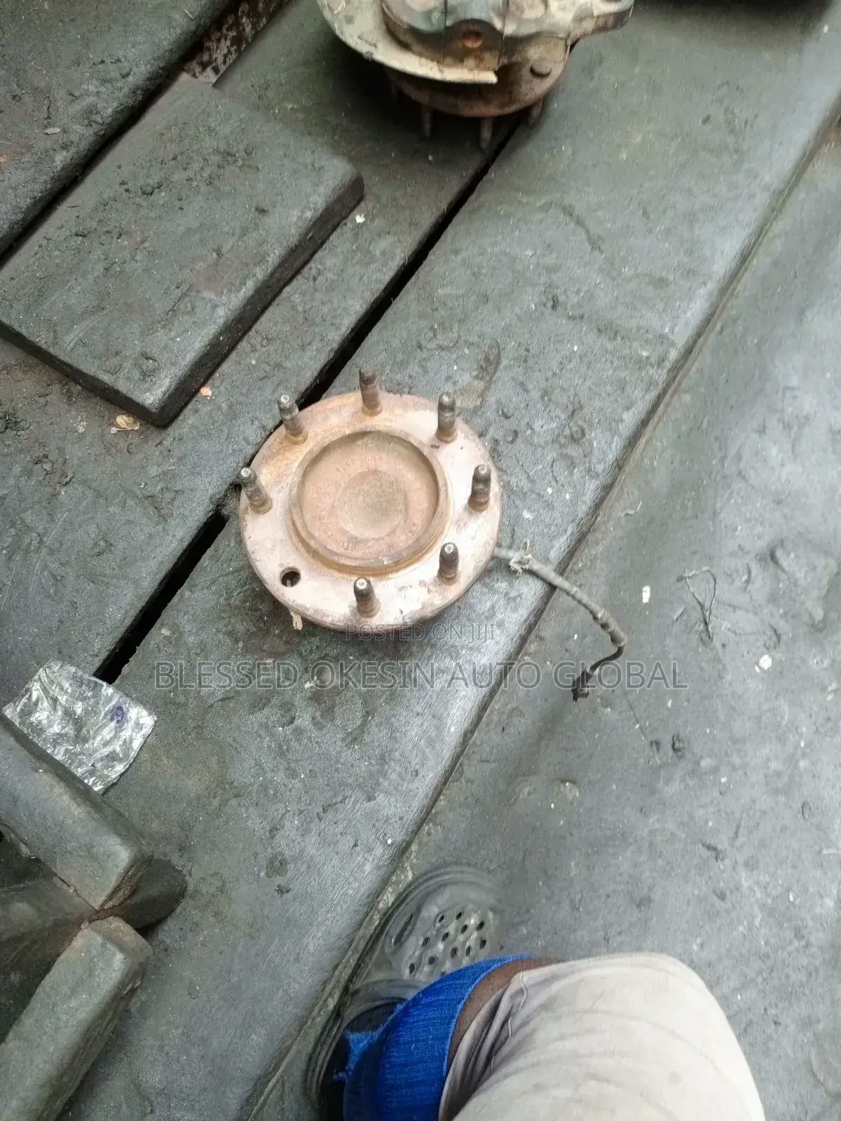 Front Hub Chevrolet Express 2005