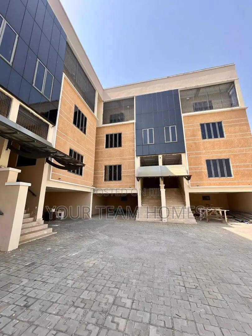 5bdrm Townhouse / Terrace in Maitama for rent